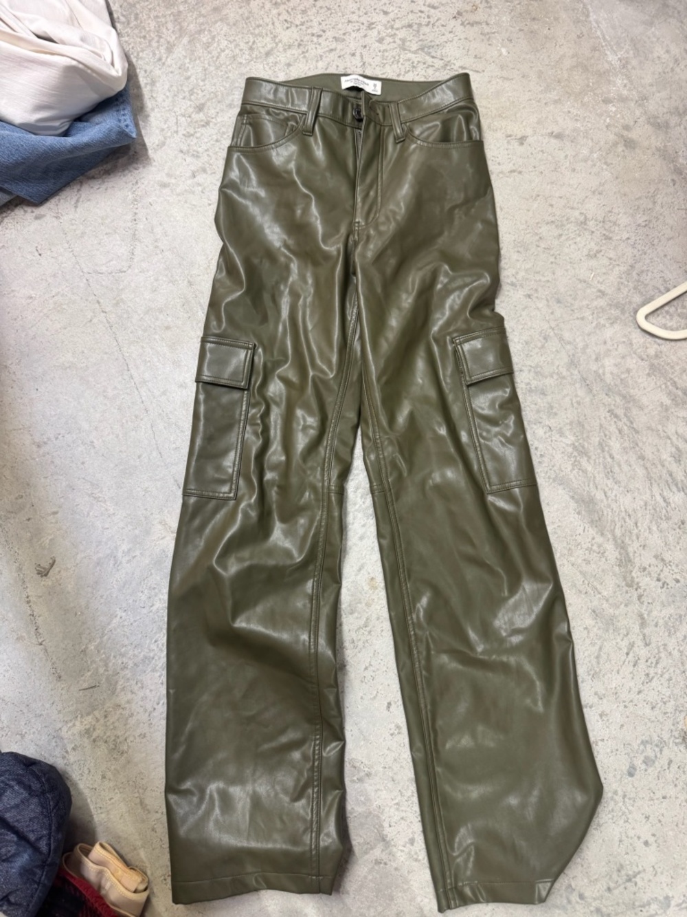 Abercrombie & Fitch Size 2 - Olive Green Leather Cargo Straight Leg Pants - Picture 1 of 3